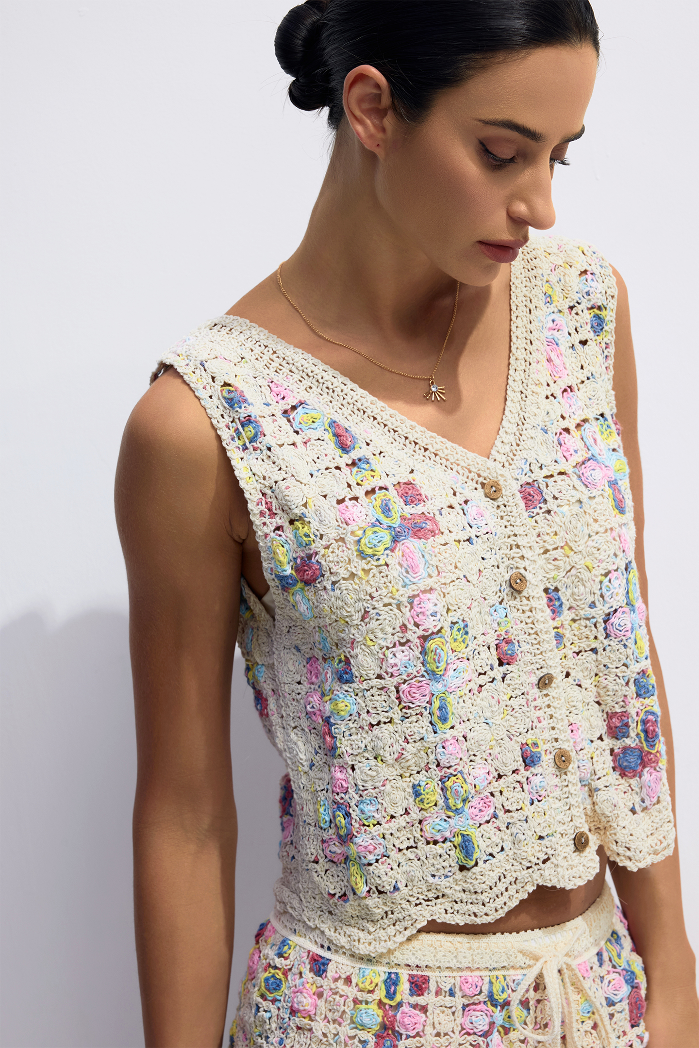 V-neck Scallop Trim Vest & Shorts Set